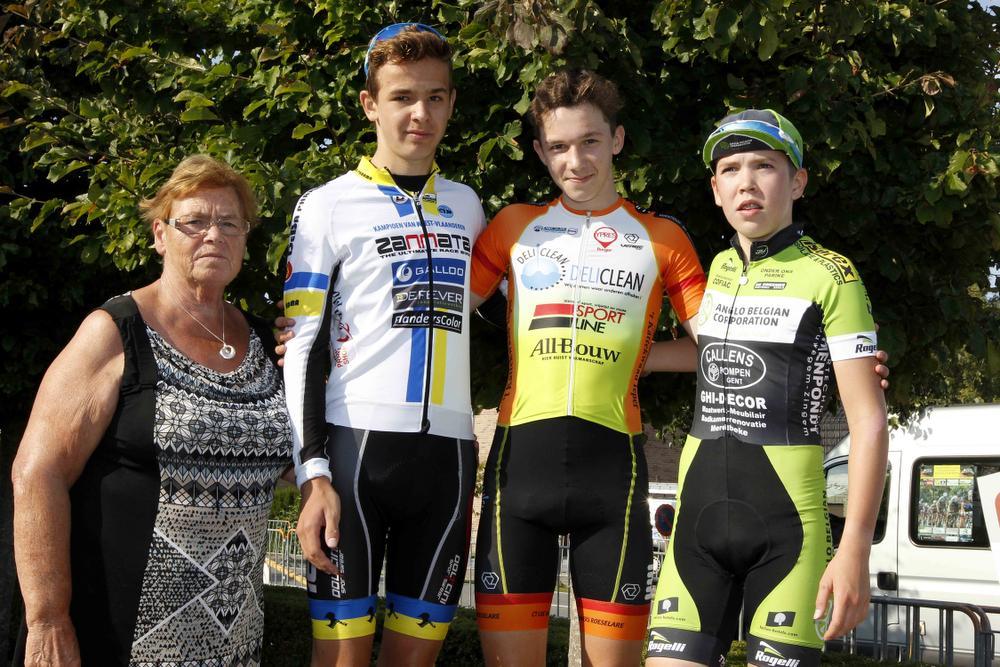 Aspiranten leveren strijd bij wielerwedstrijd in Westkerke
