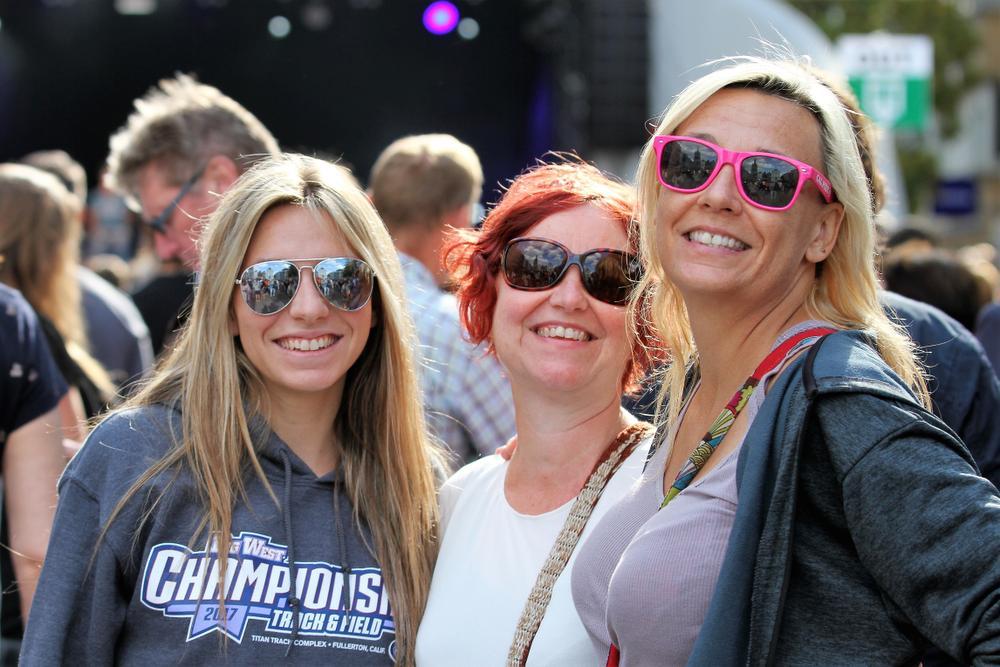 Els en haar Canadese vriendinnen Lee en Ashley genoten met volle teugen van Festival in Kortrijk.