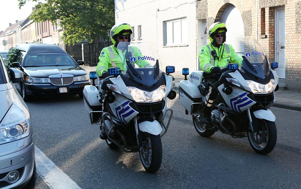 De ereburgemeester werd op zijn laatste tocht begeleid door motards van politiezone Midow.
