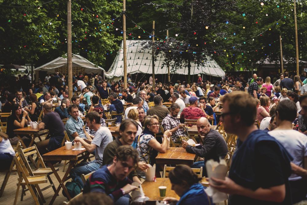 De Barge Bar: dé plek bij uitstek om even weg te vluchten van het muzikale geweld.