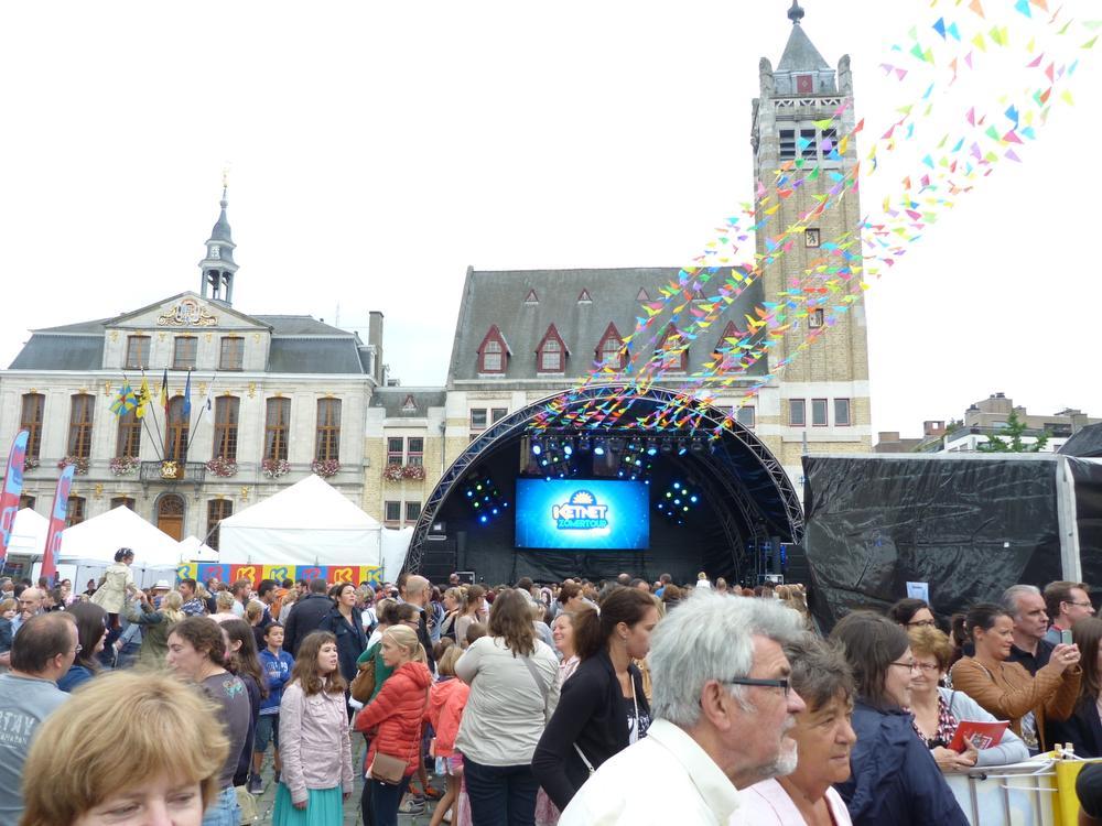 Het was opnieuw erg druk in het centrum van Roeselare dankzij de Ketnet Zomertour. (Foto TD)