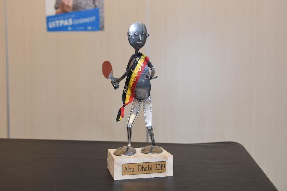 Bronzen medaillewinnaar wordt verrast door zijn collega's