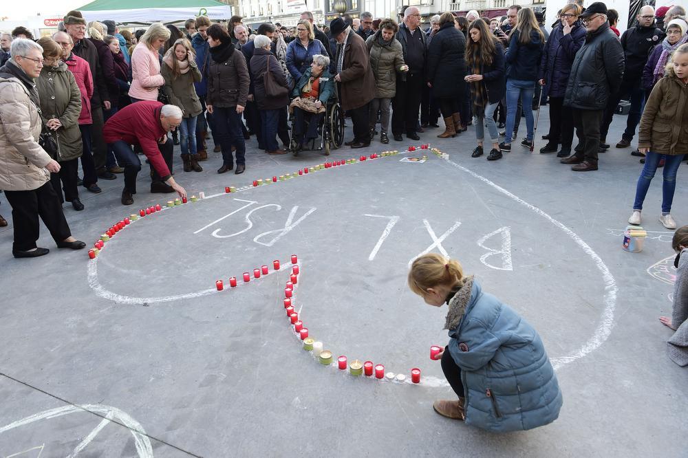 Roeselare brengt beklijvend eerbetoon aan de slachtoffers van de aanslagen in Brussel