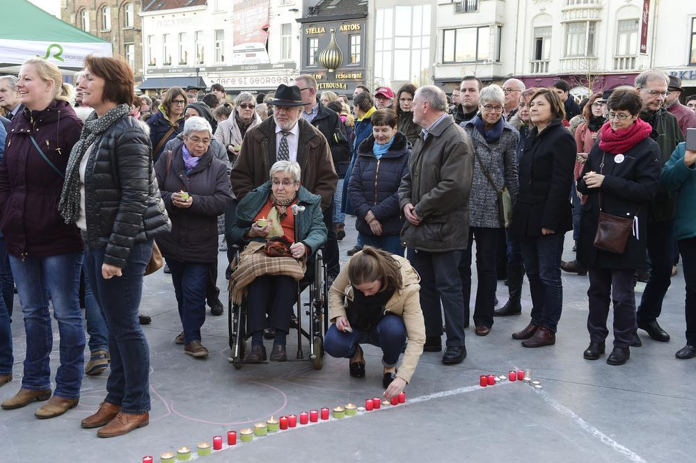 Roeselare brengt beklijvend eerbetoon aan de slachtoffers van de aanslagen in Brussel