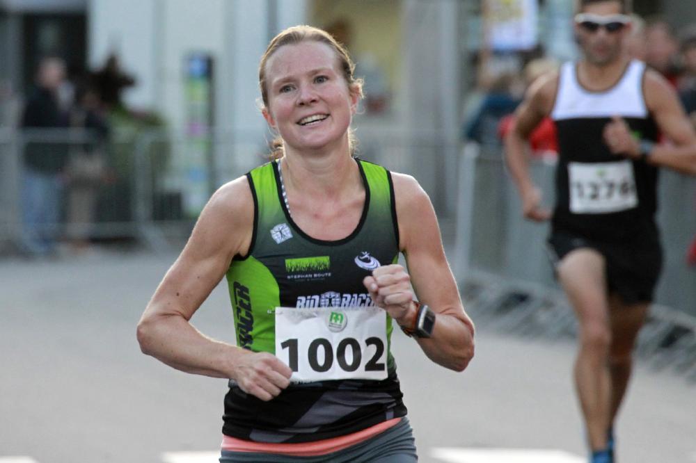Annelies Deketelaere bewees haar goede vorm als beste vrouw in de halve marathon.