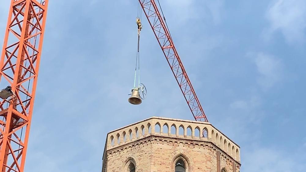 Nieuwe klokken geïnstalleerd in Sint-Niklaaskerk in Westkapelle