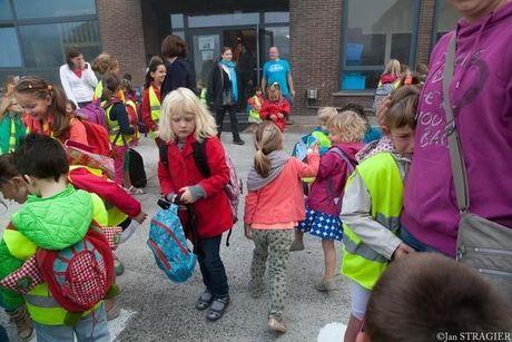 Eerste schooldag in West-Vlaanderen : waaier van emoties aan de schoolpoort