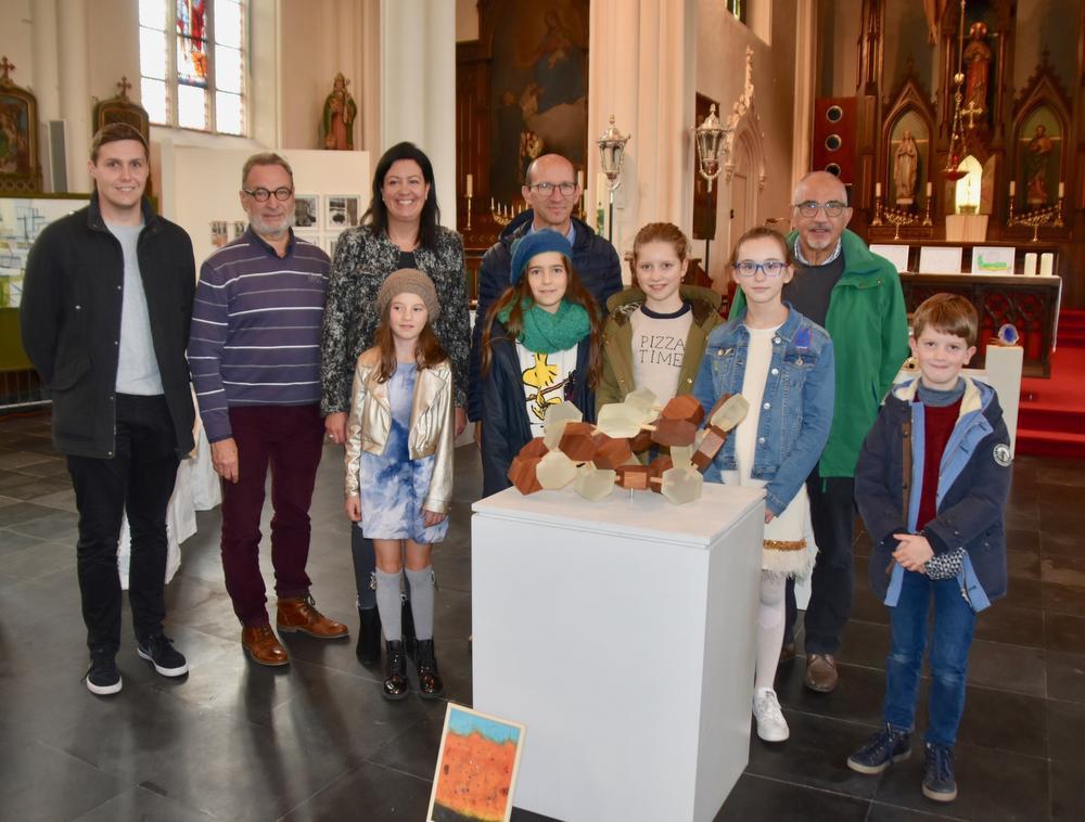 Schepen van Onderwijs Kelly Detavernier kwam al een kijkje nemen voor de opening van de tentoonstelling in de kerk in Kooigem.