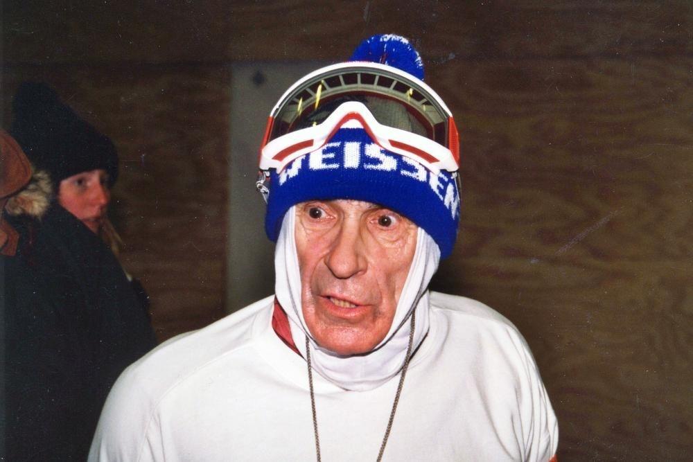 Henri Jaecques bij zijn deelname aan de Elfstedentocht op 4 januari 1997. Hij schaatste de loodzware tocht van 200 km niet uit, maar moest moegestreden de strijd staken.