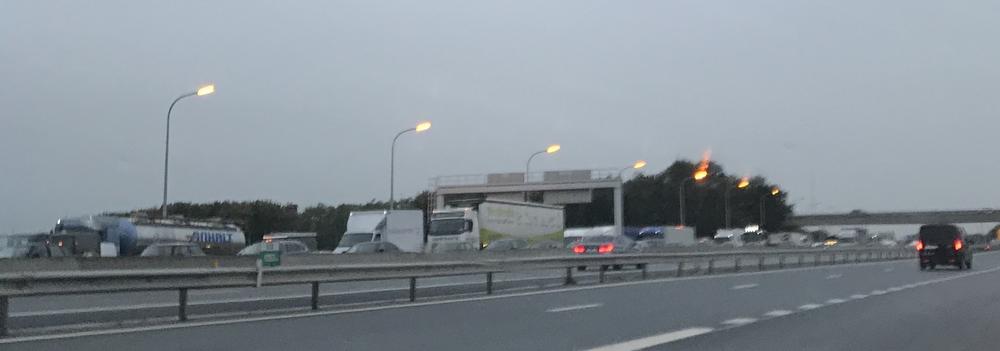 Ook op de E403 richting Kortrijk en rond de verkeerswisselaar A19-R8 is het vanochtend aanschuiven geblazen.