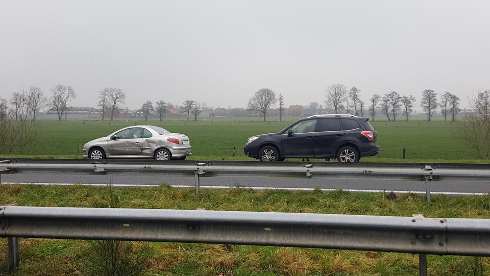 VIDEO E403 richting Kortrijk tijdlang versperd door gekantelde vrachtwagen in Torhout
