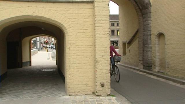 Voetgangersbruggen rond Smedenpoort in Brugge in gebruik genomen