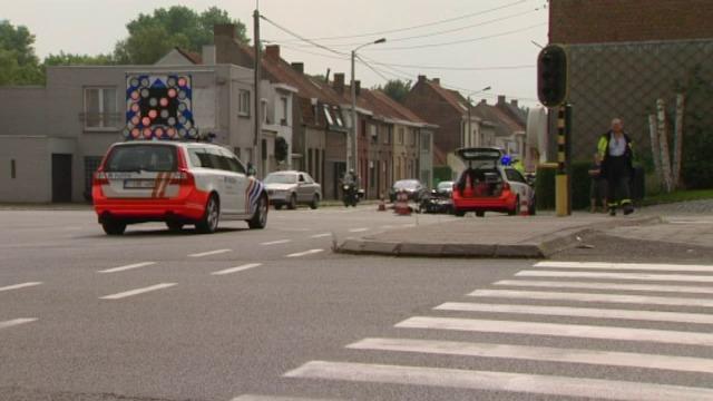 Motorbestuurder gewond na aanrijding op kruispunt in Kortrijk