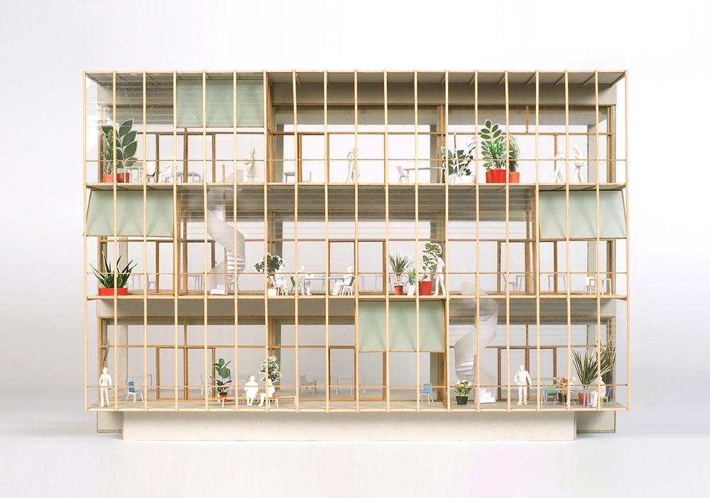 Met grote glaspartijen en planten wordt het gevoel van een wintertuin gecreëerd om werknemers ook op een andere manier te prikkelen. (Foto Dierendonckblancke)