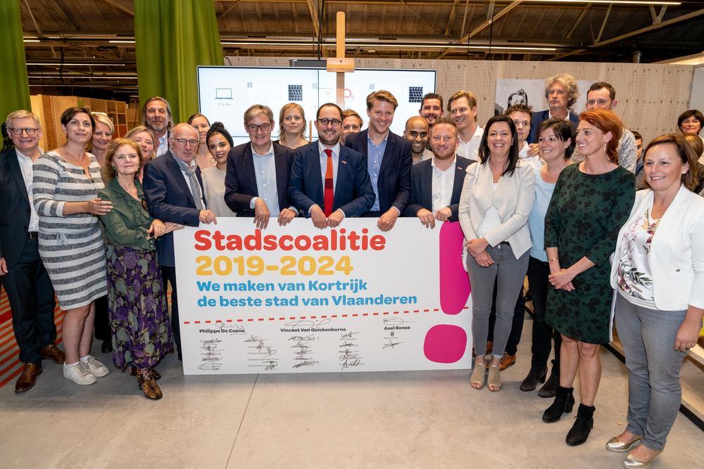 Met 19 nieuw verkozenen in de raad gaat de nieuwe coalitie voor verjonging, door voor dezelfde coalitie te kiezen, gaat de burgemeester voor continuïteit.