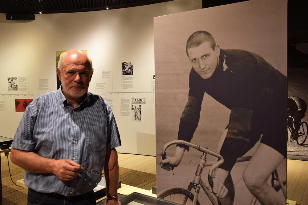In het Centrum Ronde van Vlaanderen waar momenteel de tentoonstelling 'Koersen in de Groote Oorlog' te zien is, fiets je via virtual reality mee met Paul Deman tijdens zijn laatste spionagetocht.