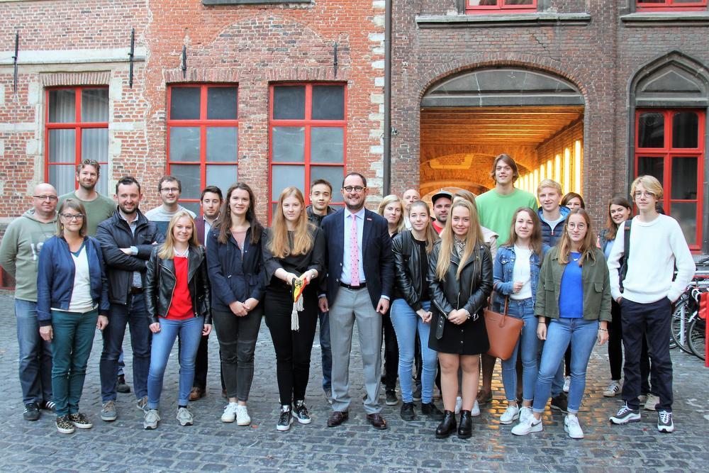 Stad Kortrijk biedt 15 jongeren job voor één dag aan