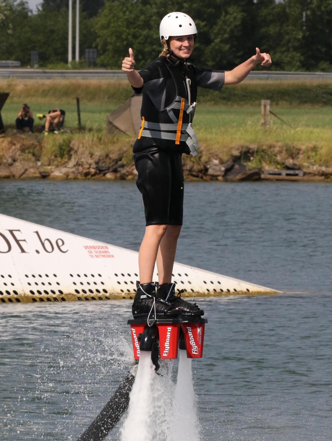 Vandaag kan je al flyboarden op het water aan het Vijverhof.