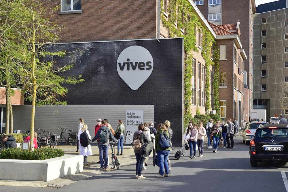 Hogescholen in Kortrijk en Roeselare ontruimd na valse bommelding