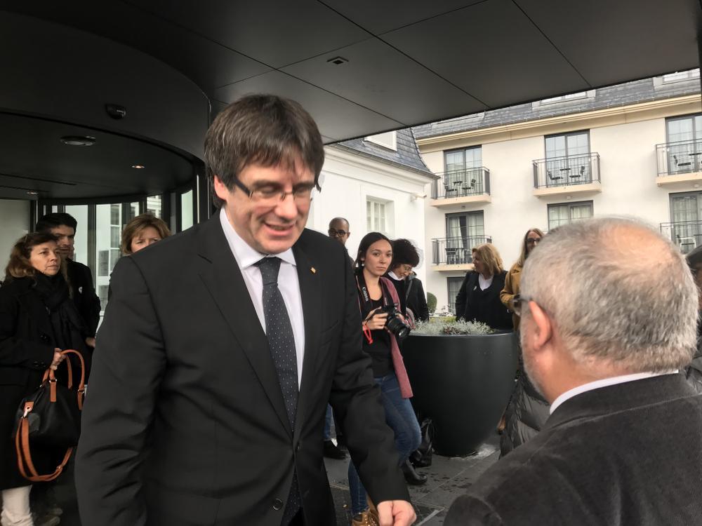 Afgezette Catalaanse premier duikt op in Brugge en Oostkamp