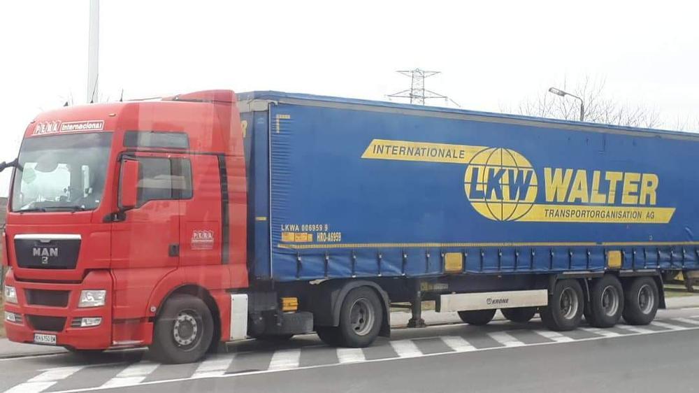Kusttram botst met vrachtwagen in Zeebrugge