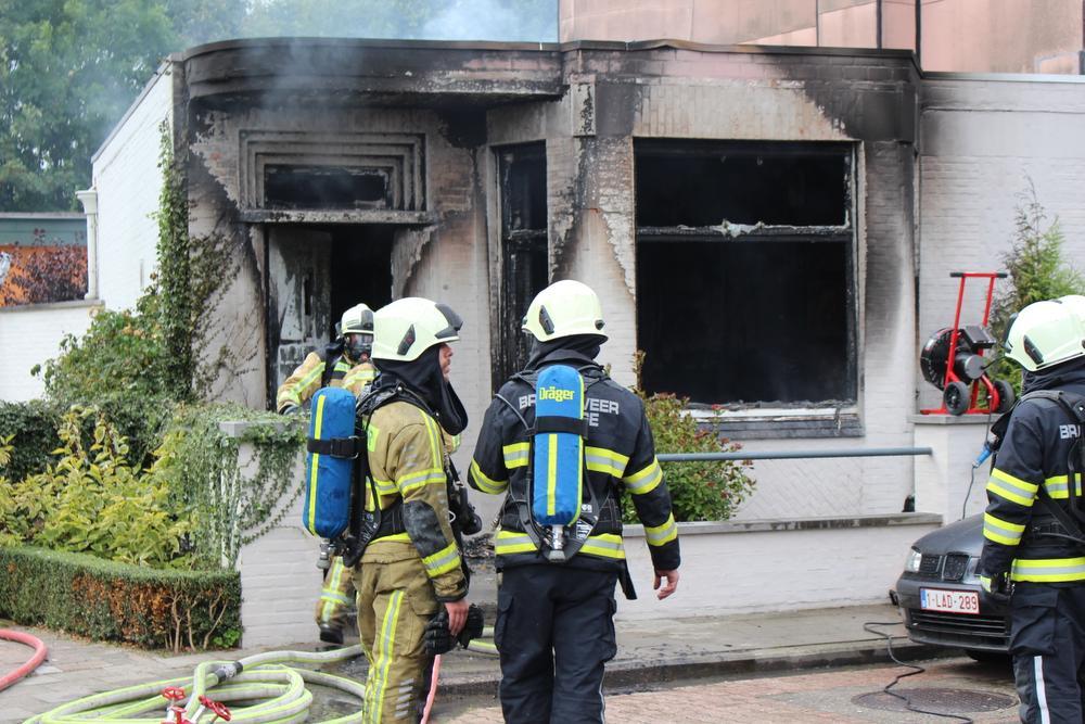 Brandweer redt hond uit brandend gebouw in Sint-Kruis