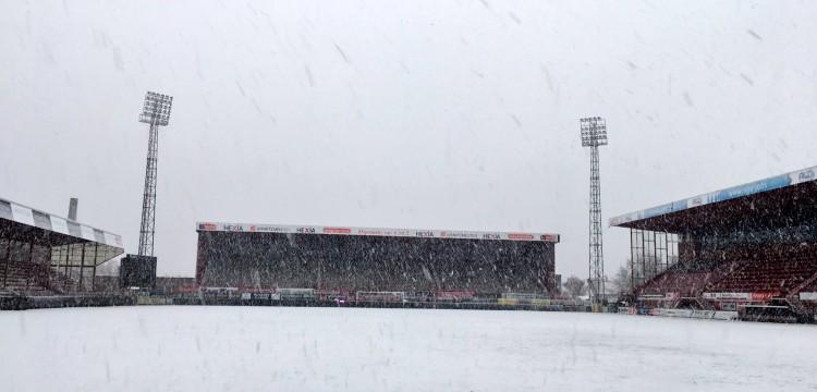 KV Kortrijk doet een beroep op supporters om veld sneeuwvrij te krijgen