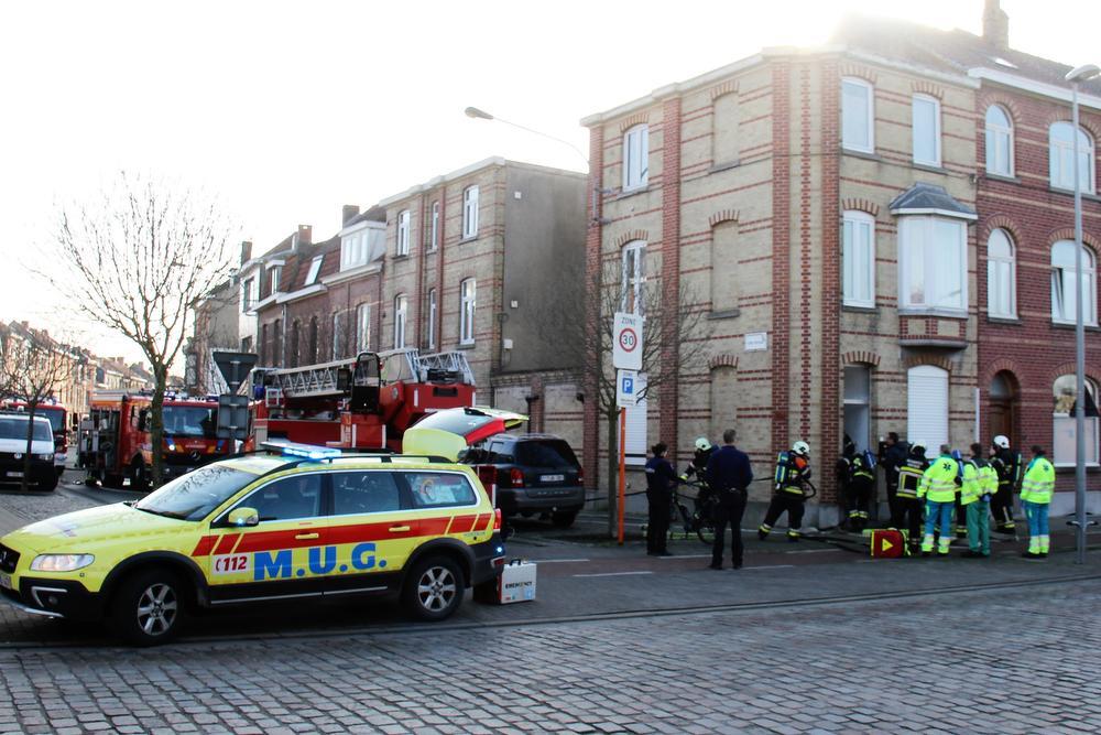 Bejaarde vrouw in shock afgevoerd na keukenbrand in Kortrijk