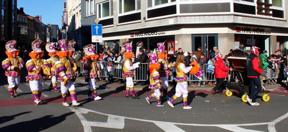 42ste carnavalsstoet van Menen trok vele bezoekers