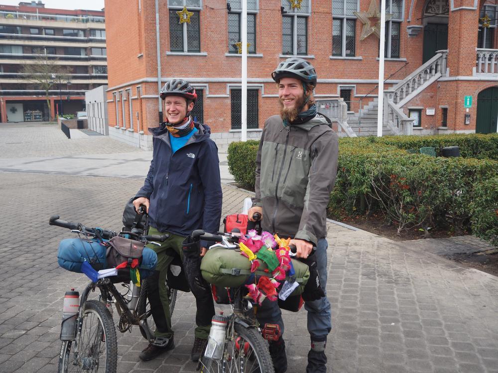 Roeland en Jonathan terug thuis na fietstocht van 11 maanden naar Nepal