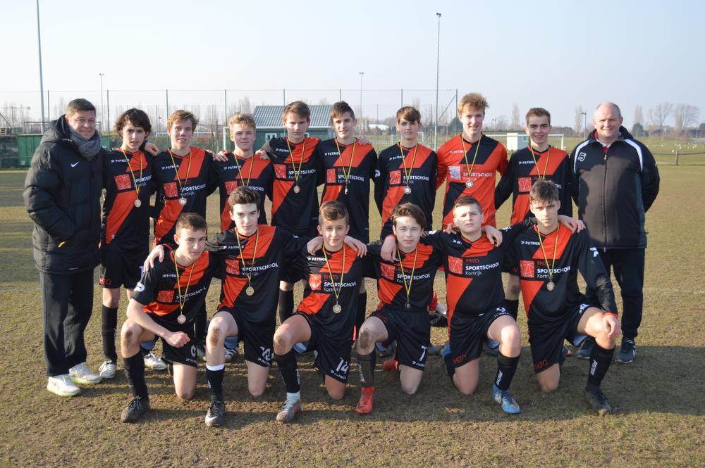 De cadetten jongens van RHIZO campus Oost Kortrijk.