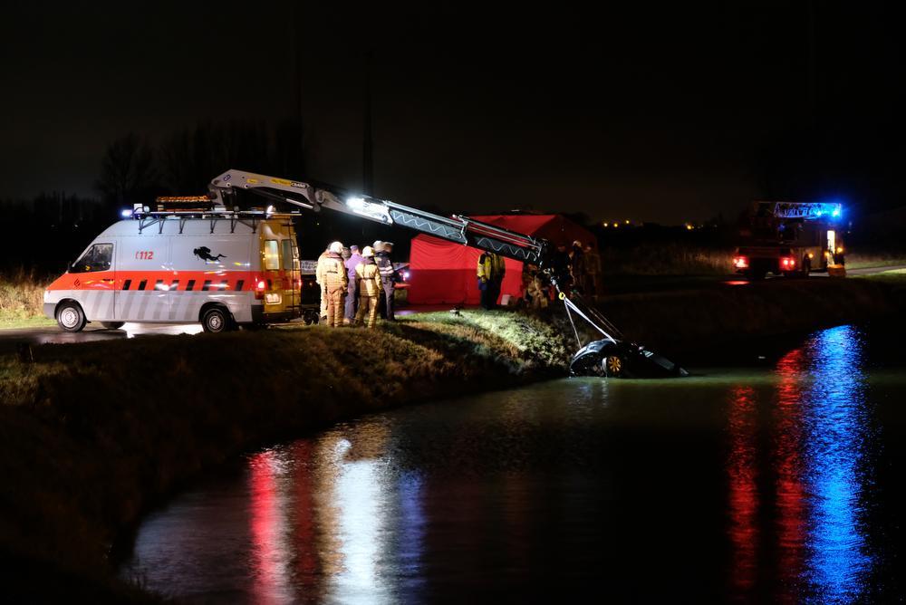 Bestuurster overlijdt nadat ze met haar wagen volledig onder water gaat in Nieuwpoort