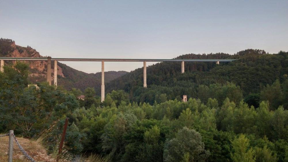 Een lange 'pont' domineert het uitzicht van de streek waar Jeroen met zijn gezin woont.
