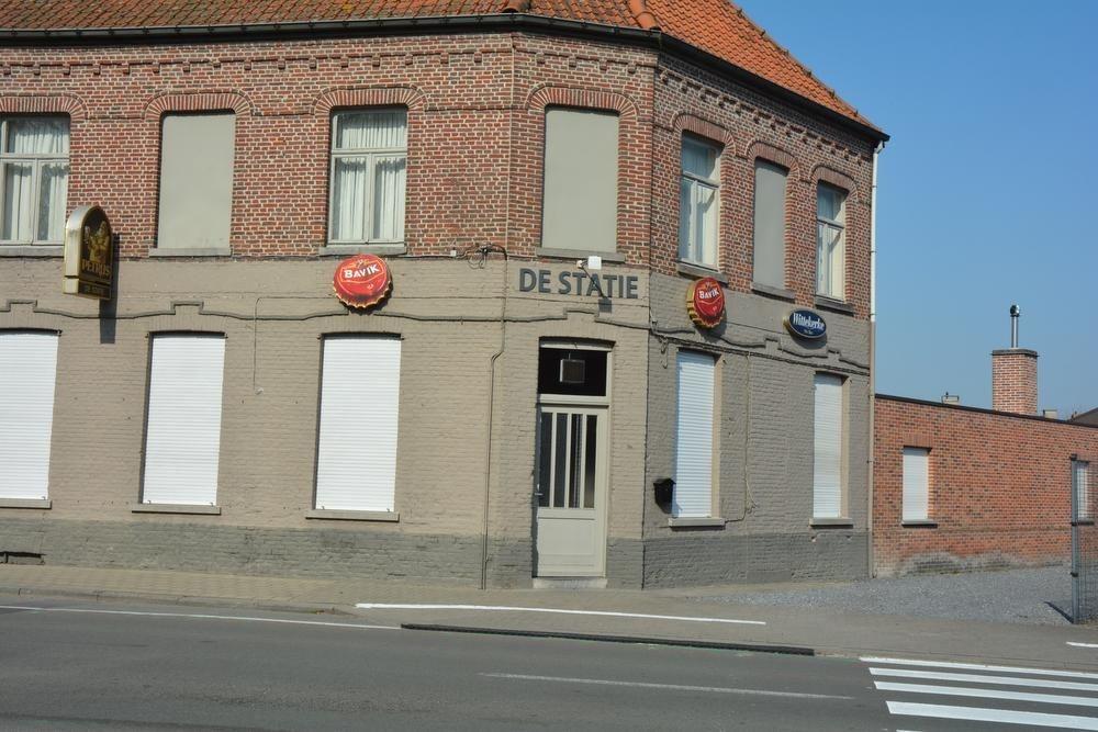 Café De Statie, het laatste café in die buurt, heeft zopas zijn deuren gesloten.