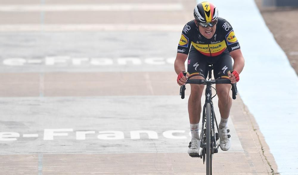 Gilbert wint Parijs-Roubaix, Lampaert derde