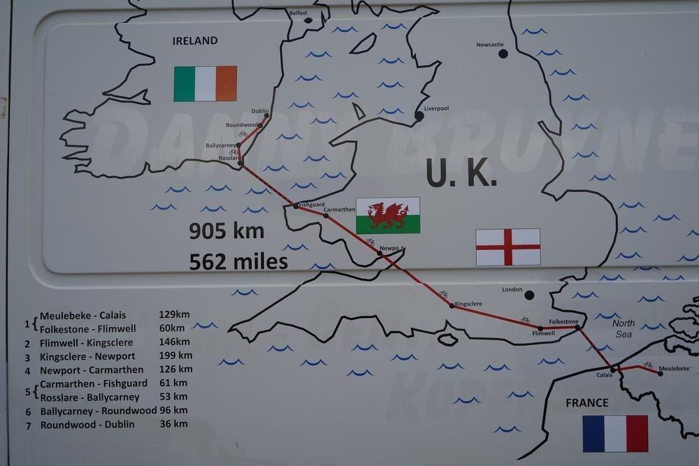Het traject dat de drie fietsers zullen afleggen tussen Meulebeke en Dublin.
