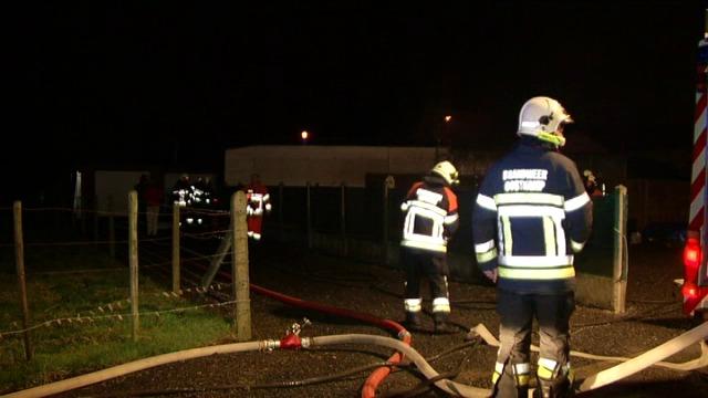 Brand zet schrijnwerkerij in Zedelgem in lichterlaaie