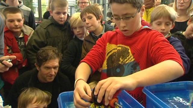 Leerlingen uit basisscholen bekampen elkaar in Techniek Toernooi in Kortrijk