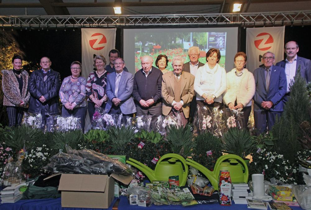 De laureaten van de groen- en bebloemingswedstrijd 2018. Ook dit jaar namen ruim 500 gezinnen deel aan de actie. (foto GJZ)