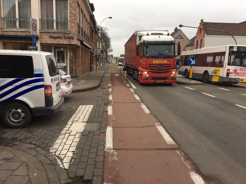 Jong fietsertje omgekomen na aanrijding door vrachtwagen in Brugge