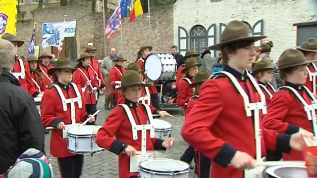 Blije intrede van Sinterklaas in Brugge
