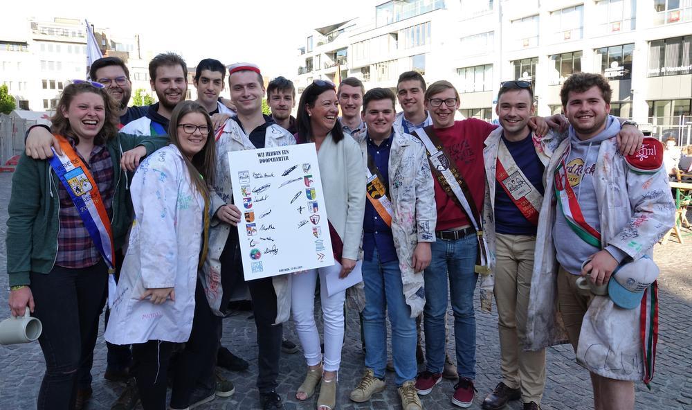 Kortrijkse studenten ondertekenen Vlaams doopcharter