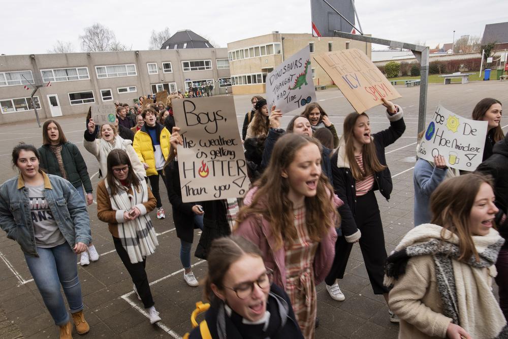 Jongeren houden 'sit-in' voor het klimaat in Poperinge