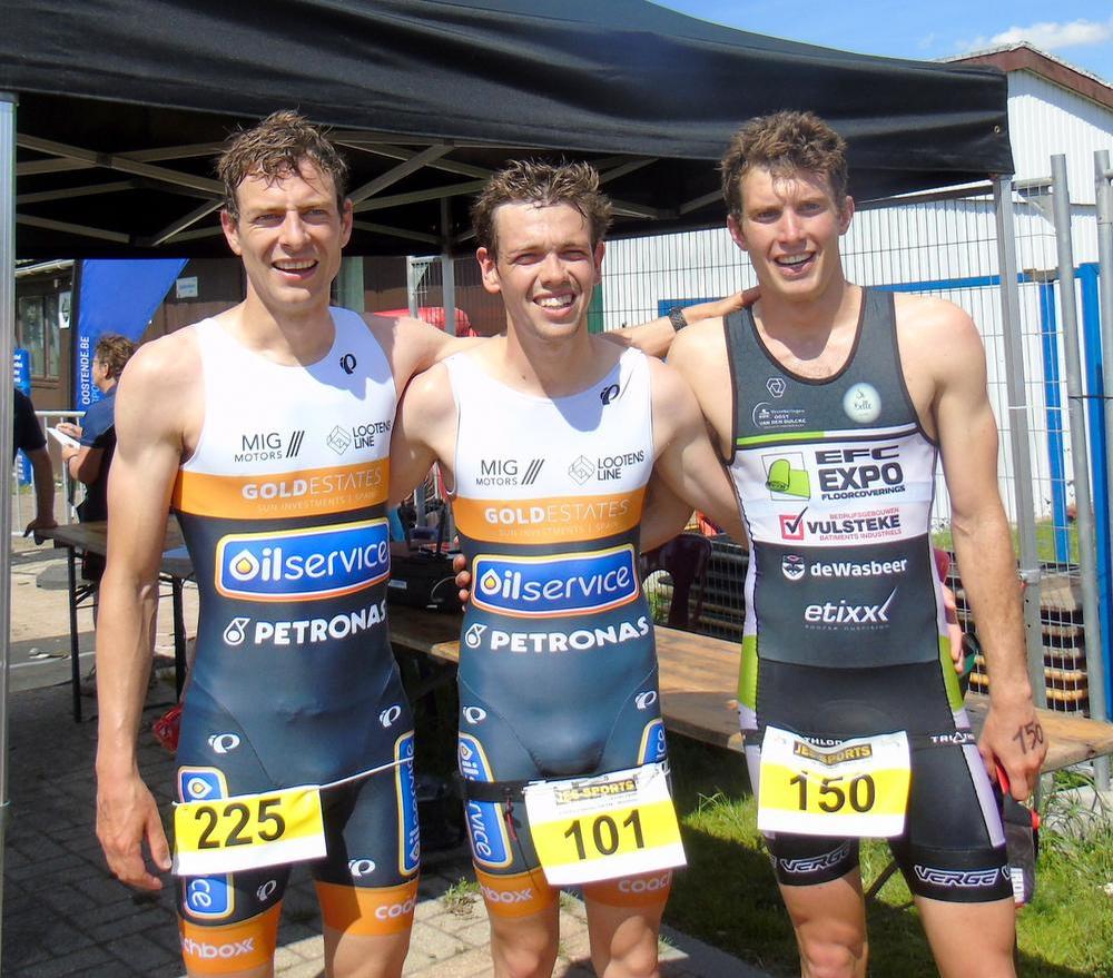 Sophie De Groote en Sybren Baelde winnen kwarttriatlon Bredene-Oostende
