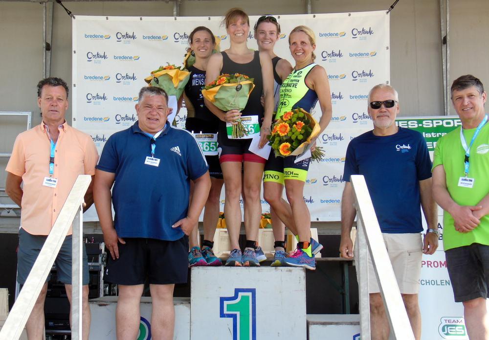 Sophie De Groote en Sybren Baelde winnen kwarttriatlon Bredene-Oostende