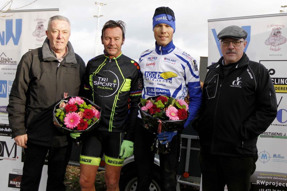 Veldrijders trotseren de kou in cyclocross te Varsenare 