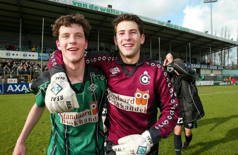 Maart 2004: Fredje Boi en Peter Mollez vieren de overwinning van Cercle tegen Lokeren.