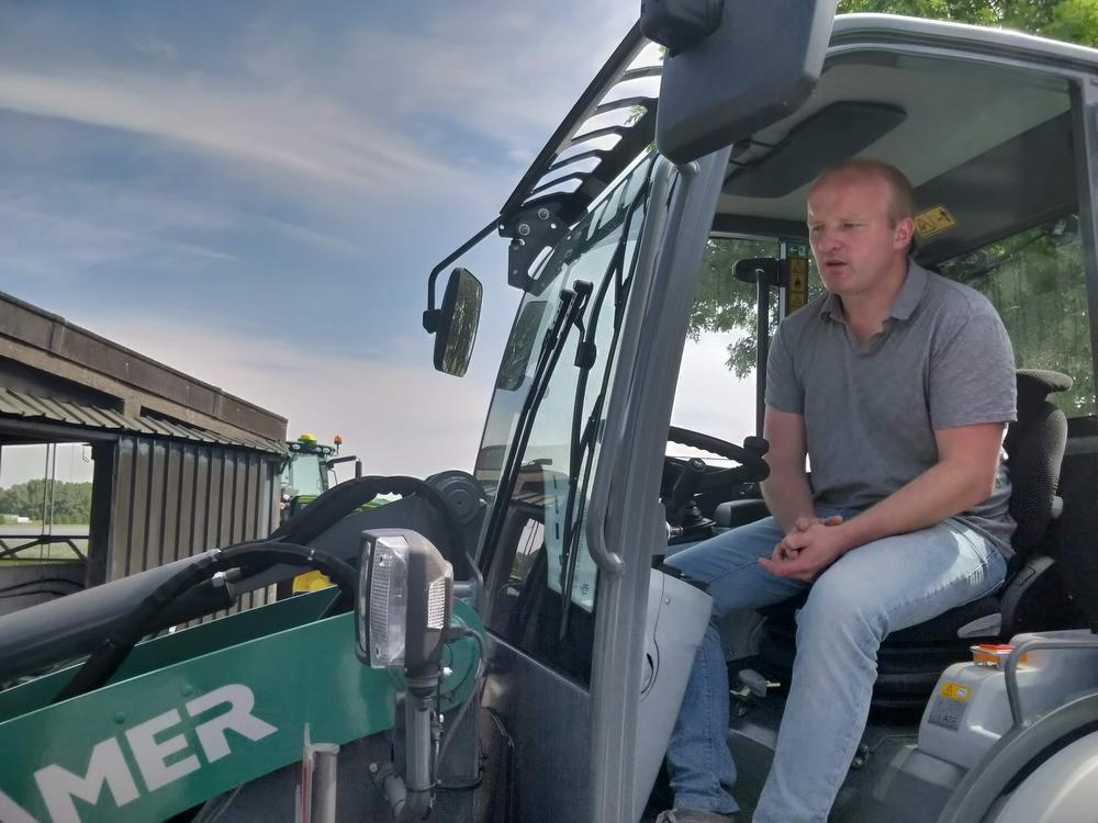 Bioboer uit Zevekote heeft eerste elektrisch landbouwvoertuig van België