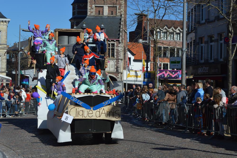 Carnaval Tielt onder stralende zon