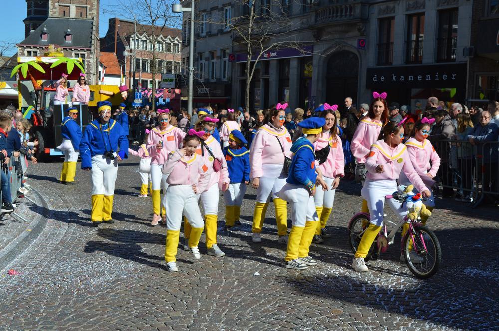 Carnaval Tielt onder stralende zon